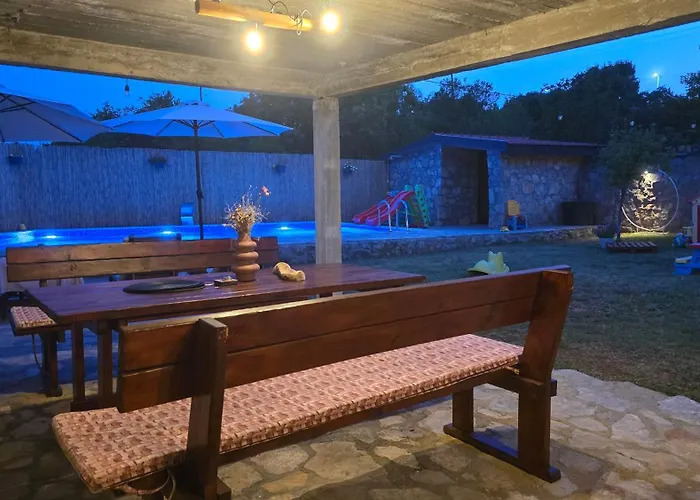 Wildstone Krusi - Pool & 2 Apartment Podgorica