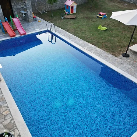 Wildstone Krusi - Pool & 2 Lägenhet