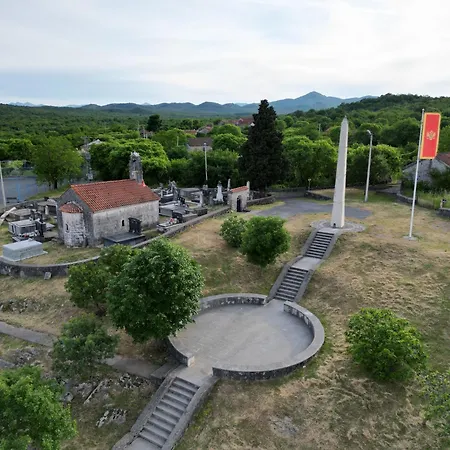 Wildstone Krusi - Pool & 2 Lägenhet Podgorica