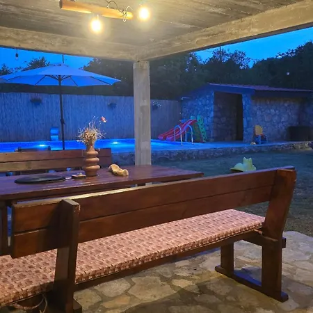 Wildstone Krusi - Pool & 2 Lägenhet Podgorica