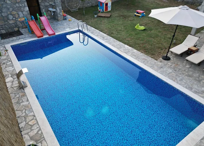 Wildstone Krusi - Pool & 2 Lägenhet